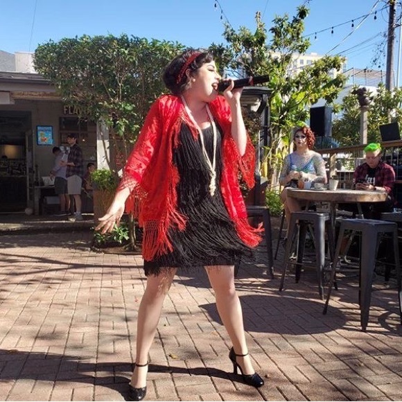 Meet your Posher, Amanda - Picture 2 of 5